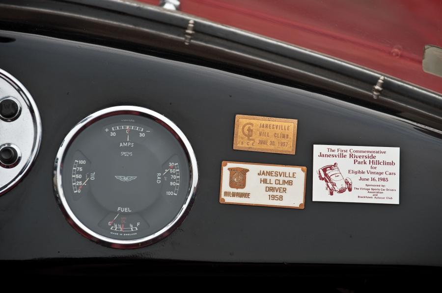 Панель приборов Aston Martin DB2/4 Bertone Spider (LML/507) 1953 года  (фото 28 из 30)